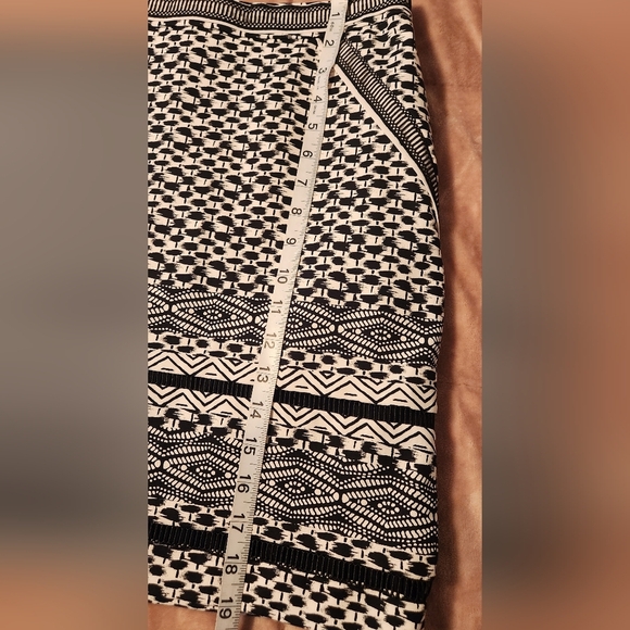 NWOT- White House Black Market Geometric/Tribal Print Pencil Skirt - Picture 6 of 8